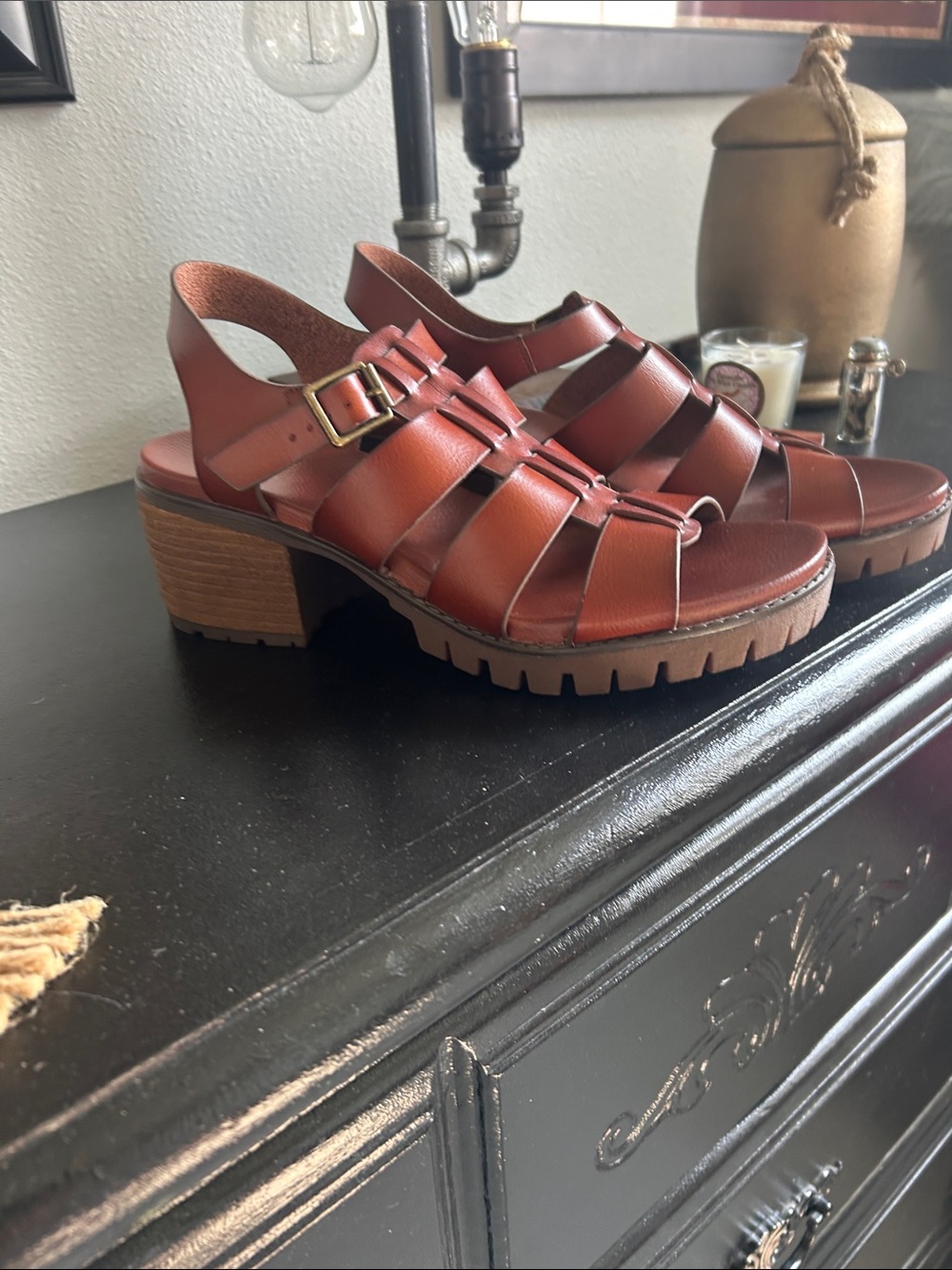 NWOB Women's Brown Leather (man made) Strappy Block Heel Sandals